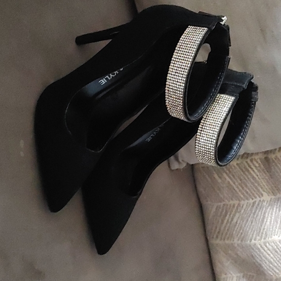 Rinstone Kendall and Kylie heels sz6 - Picture 6 of 7